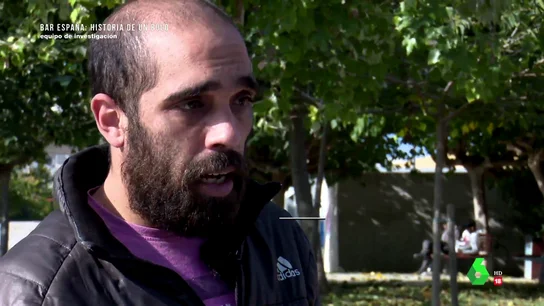 La reacción de un hombre al descubrir ser víctima del bulo 'Bar España' 25 años después: "Eso es mentira" La reacción de un hombre al descubrir ser víctima del bulo 'Bar España' 25 años después: "Eso es mentira"