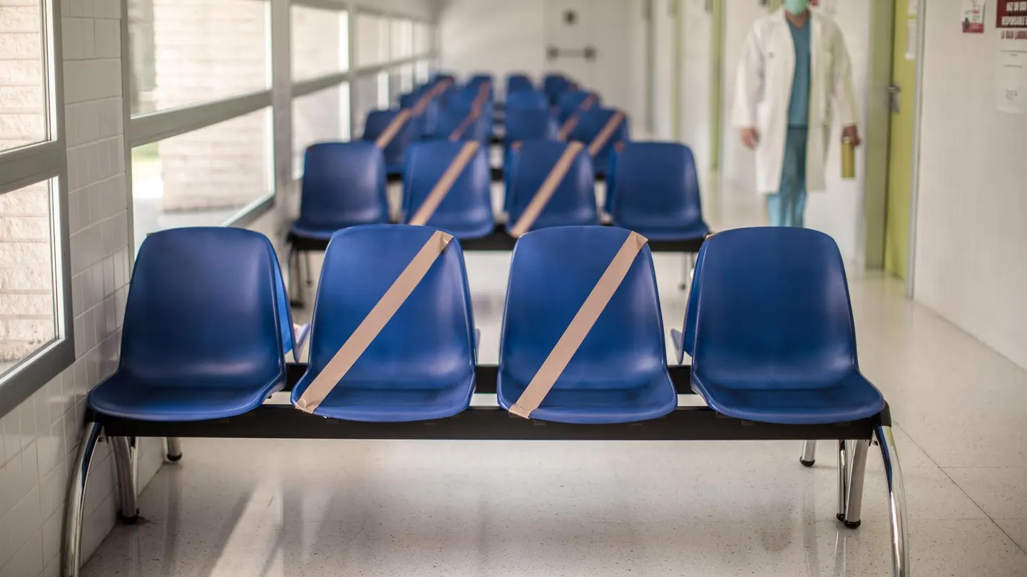 Sala de espera de un centro da salud Sala de espera de un centro da salud