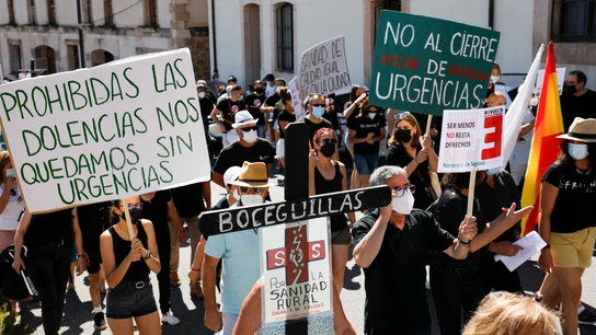 Varias decenas de personas participan en una manifestación por una sanidad rural de calidad, en Sepúlveda, Segovia, Castilla y León (España). Varias decenas de personas participan en una manifestación por una sanidad rural de calidad, en Sepúlveda, Segovia, Castilla y León (España).