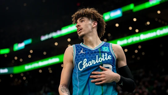 Escándalo en la NBA: ¡Los árbitros contaron un triple que no entró! En una nueva derrota de los Hornets