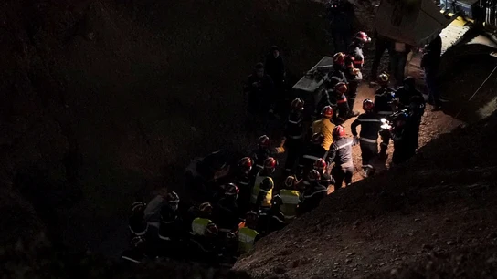 Los servicios de emergencia sacan el cuerpo sin vida de Rayan Los servicios de emergencia sacan el cuerpo sin vida de Rayan