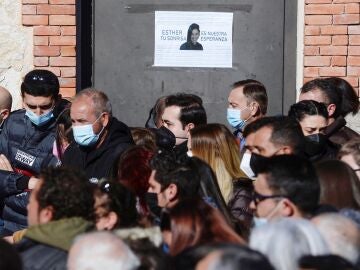 Los vecinos de Traspinedo guardan un minuto de silencio en recuerdo de Esther López