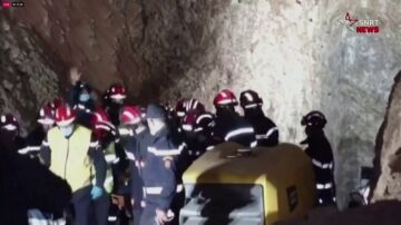 El vídeo del momento en el que rescatan al pequeño Rayan sin vida de un pozo en Marruecos