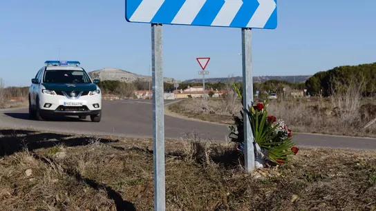 Un vehículo de la Guardia Civil pasa este lunes junto al lugar donde se encontró el cuerpo sin vida de Esther López Un vehículo de la Guardia Civil pasa este lunes junto al lugar donde se encontró el cuerpo sin vida de Esther López