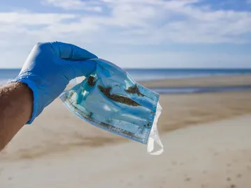 Mascarilla en la playa Mascarilla en la playa