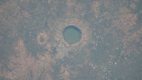 Lago Lonar visto desde el espacio