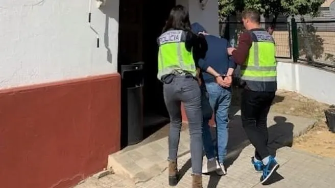 El detenido ingresa en comisaría