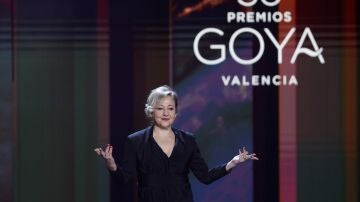 Carmen Machi arranca la gala de los Premios Goya hablando en valenciano en su monólogo sobre la pandemia