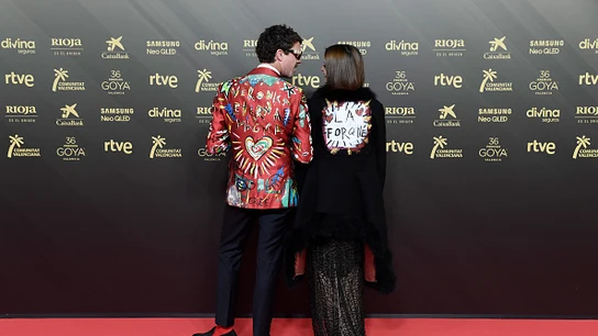 Macarena Gómez y Aldo Comas homenajean a Verónica Forqué con sus looks en los Goya 2022 Macarena Gómez y Aldo Comas homenajean a Verónica Forqué con sus looks en los Goya 2022