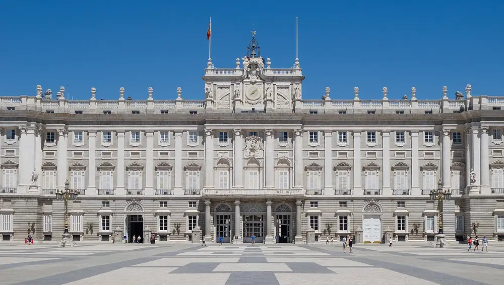 Descubre el Palacio Real de Madrid a través de sus leyendas más sorprendentes y tenebrosas