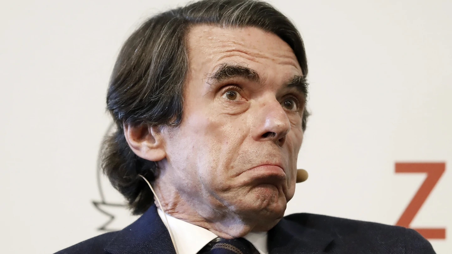Aznar critica que Vox quiera entrar en un Gobierno "cuando quiere eliminar las comunidades autónomas" Aznar critica que Vox quiera entrar en un Gobierno "cuando quiere eliminar las comunidades autónomas"