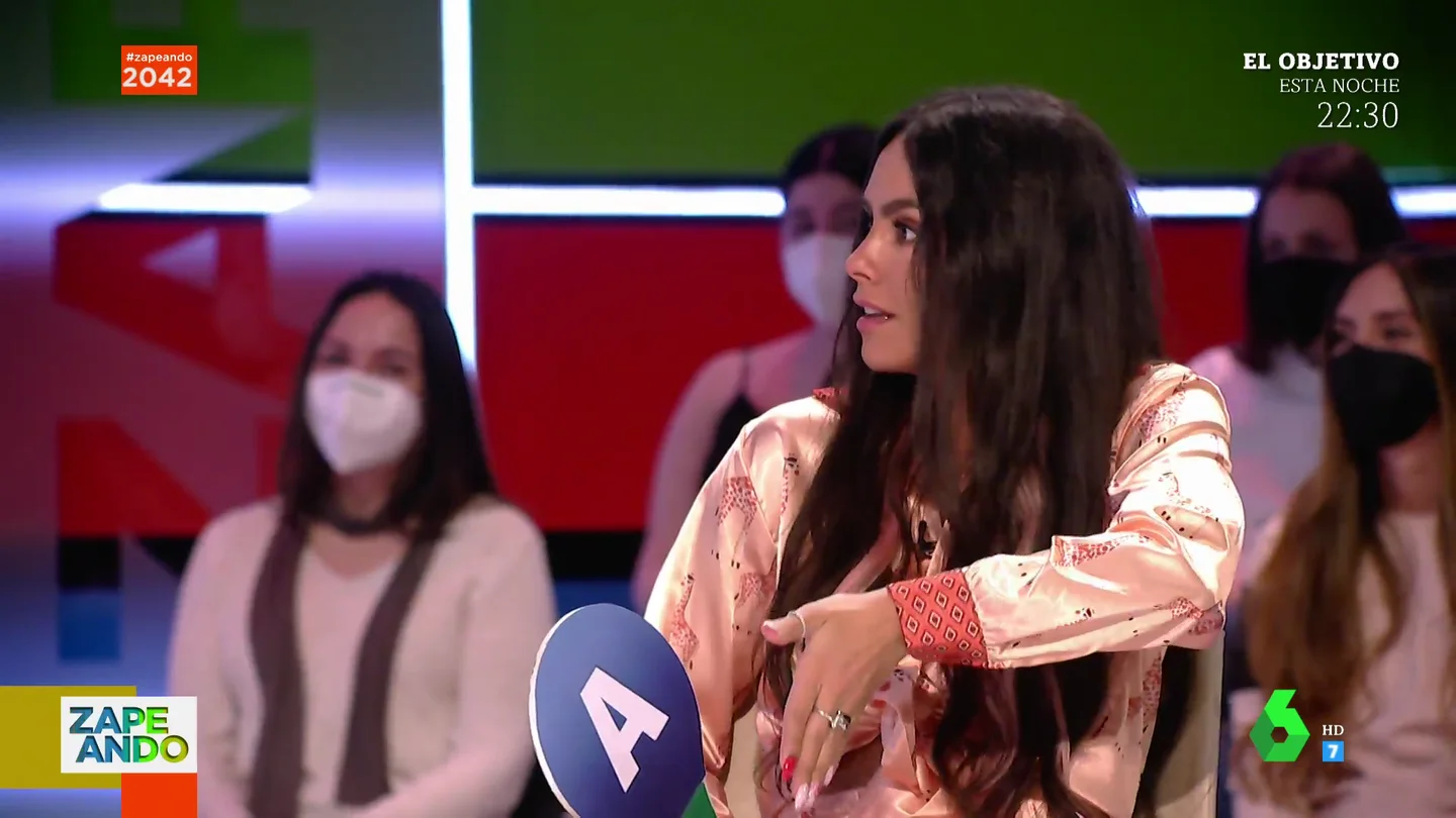 Cristina Pedroche confiesa que mea de pie y explica su truco: "Si pones la cadera para adelante, sale chorro" Cristina Pedroche confiesa que mea de pie y explica su truco: "Si pones la cadera para adelante, sale chorro"