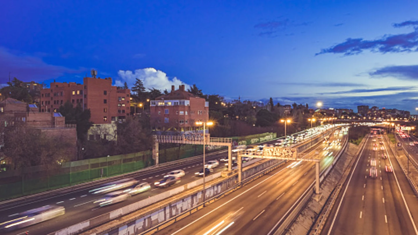 La pegatina de DGT es obligatoria para circular por algunas zonas de la M30 de Madrid La pegatina de DGT es obligatoria para circular por algunas zonas de la M30 de Madrid