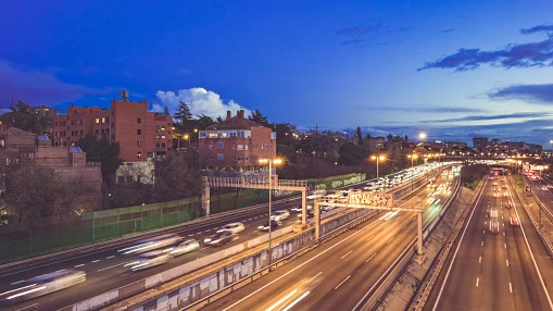 La pegatina de DGT es obligatoria para circular por algunas zonas de la M30 de Madrid