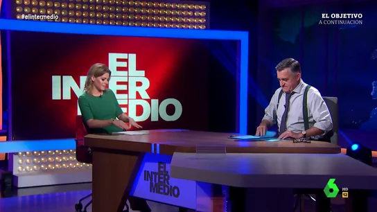 El cómico incidente de Andrea Ropero en directo en el plató de El Intermedio al sustituir a Sandra Sabatés El cómico incidente de Andrea Ropero en directo en el plató de El Intermedio al sustituir a Sandra Sabatés