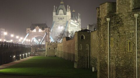 Puente y murallas. Torre de Londres