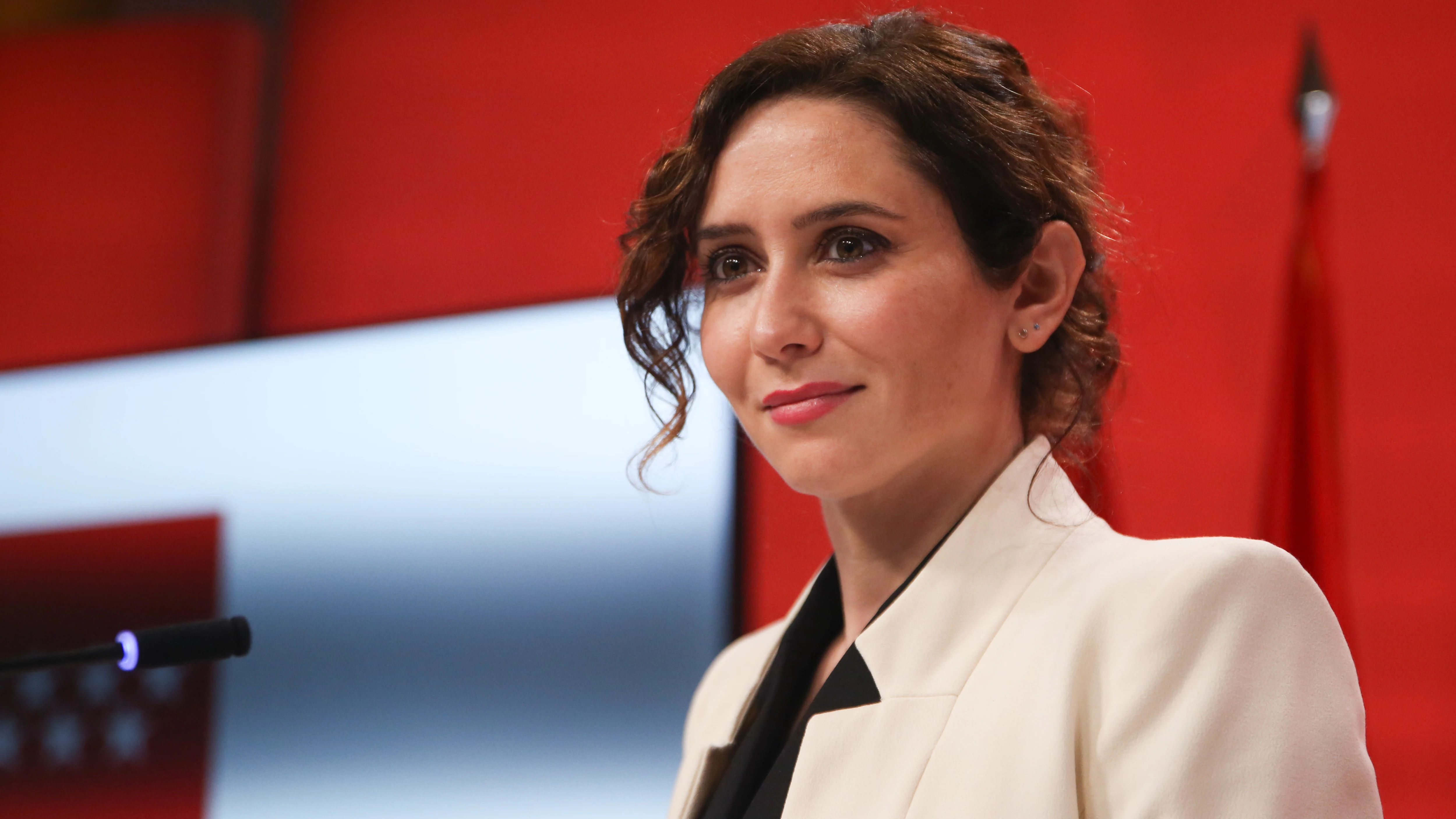 La presidenta de la Comunidad de Madrid, Isabel Díaz Ayuso, en una rueda de prensa en la Real Casa de Correos, a 17 de febrero de 2022