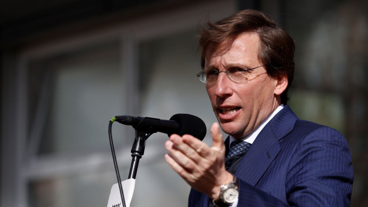 El escándalo de las comisiones en Madrid, explicado: del "nos han estafado"  de Collado al "nadie está siendo investigado" de Almeida