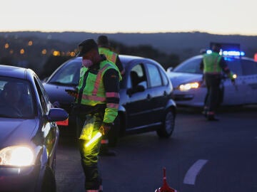 Multas de la DGT: Hasta 500 euros por no llevar alguno de estos tres documentos obligatorios