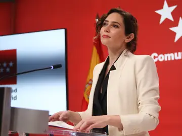 La presidenta de la Comunidad de Madrid, Isabel Díaz Ayuso, en una rueda de prensa en la Real Casa de Correos, a 17 de febrero de 2022