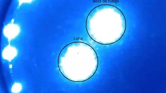 Una gran bola de fuego atraviesa el cielo de España Una gran bola de fuego atraviesa el cielo de España