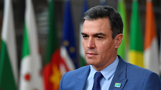 Pedro Sánchez pide al PP que resuelva las dudas sobre corrupción pero no "implique" a Moncloa Pedro Sánchez pide al PP que resuelva las dudas sobre corrupción pero no "implique" a Moncloa