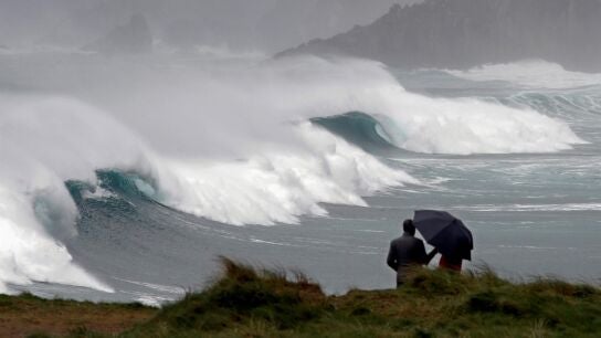 Grandes olas y lluvias en Galicia