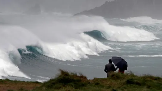 Grandes olas y lluvias en Galicia Grandes olas y lluvias en Galicia