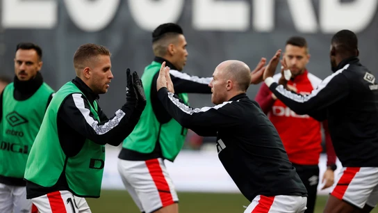Calentamiento de los jugadores del Rayo Calentamiento de los jugadores del Rayo
