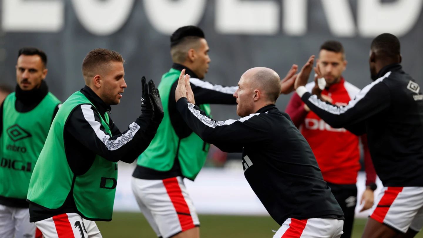 Calentamiento de los jugadores del Rayo Calentamiento de los jugadores del Rayo