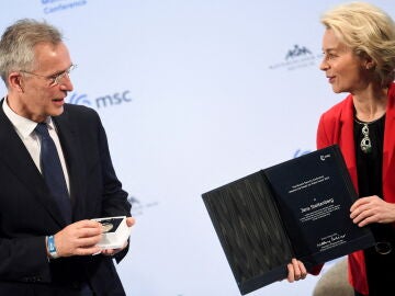 Jens Stoltenberg y Ursula von der Leyen, en Múnich