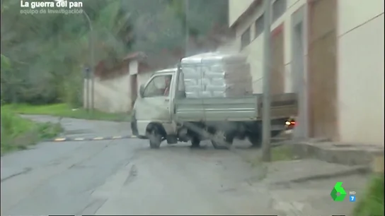 La guerra del pan: Equipo de Investigación graba la prueba definitiva de la actividad ilegal de una panificadora de Ceuta La guerra del pan: Equipo de Investigación graba la prueba definitiva de la actividad ilegal de una panificadora de Ceuta