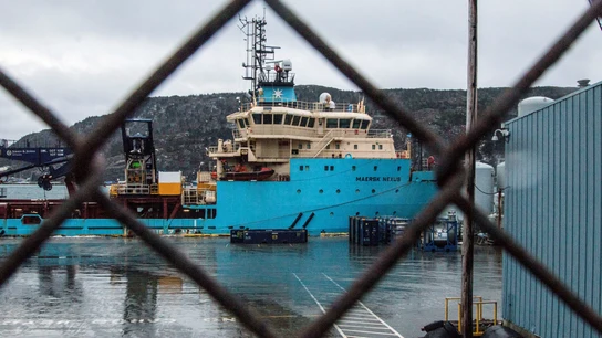 Uno de los barcos que llevaba los cadáveres de los fallecidos en el naufragio del pesquero gallego en Terranova Uno de los barcos que llevaba los cadáveres de los fallecidos en el naufragio del pesquero gallego en Terranova