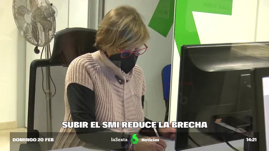 Una mujer en su puesto de trabajo Una mujer en su puesto de trabajo