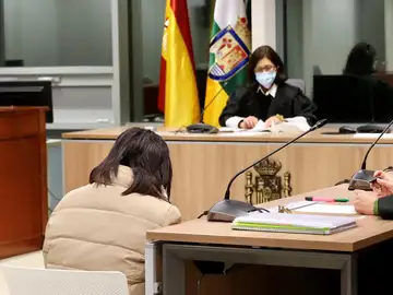 Adriana Ugueto durante el juicio celebrado por el asesinato de su hija Carolina, de cinco años, en un hotel de Logroño.
