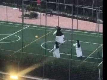 El vídeo de la pachanga futbolera de unas monjas que arrasa en redes sociales