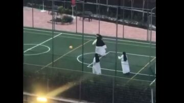 El vídeo de la pachanga futbolera de unas monjas que arrasa en redes sociales