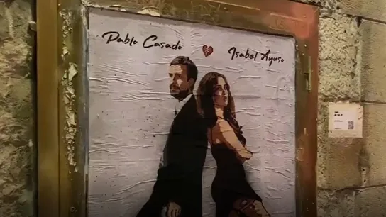 Casado y Ayuso se convierten en 'Sr. y Sra. Smith' en una nueva obra de arte urbano de TvBoy Casado y Ayuso se convierten en 'Sr. y Sra. Smith' en una nueva obra de arte urbano de TvBoy