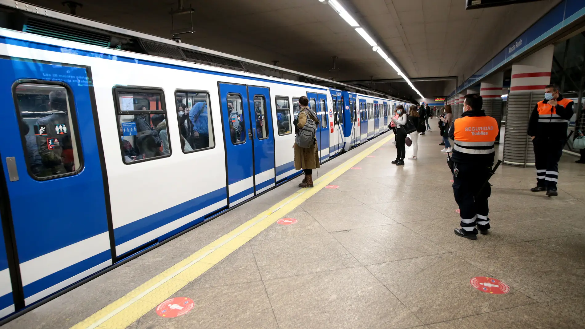 Metro de Madrid en Navidad: Refuerzos, cierres y horarios especiales