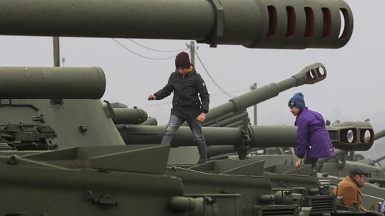 ¿Cuántos soldados y qué armamento tiene Ucrania y Rusia? ¿Cuántos soldados y qué armamento tiene Ucrania y Rusia?