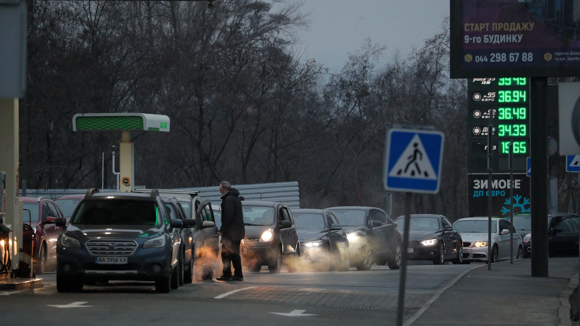 Largas colas en las gasolineras ucranianas tras el estallido de la guerra con Rusia