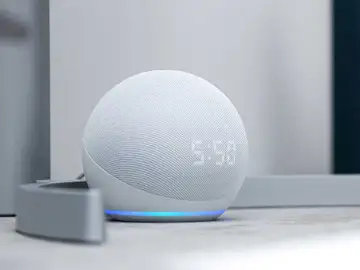 Un Amazon Echo con Alexa Un Amazon Echo con Alexa