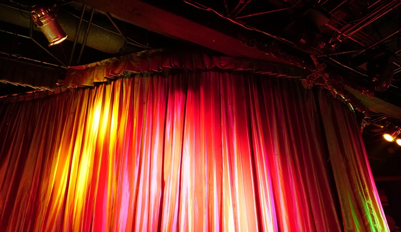 Imagen de un escenario de un musical o teatro