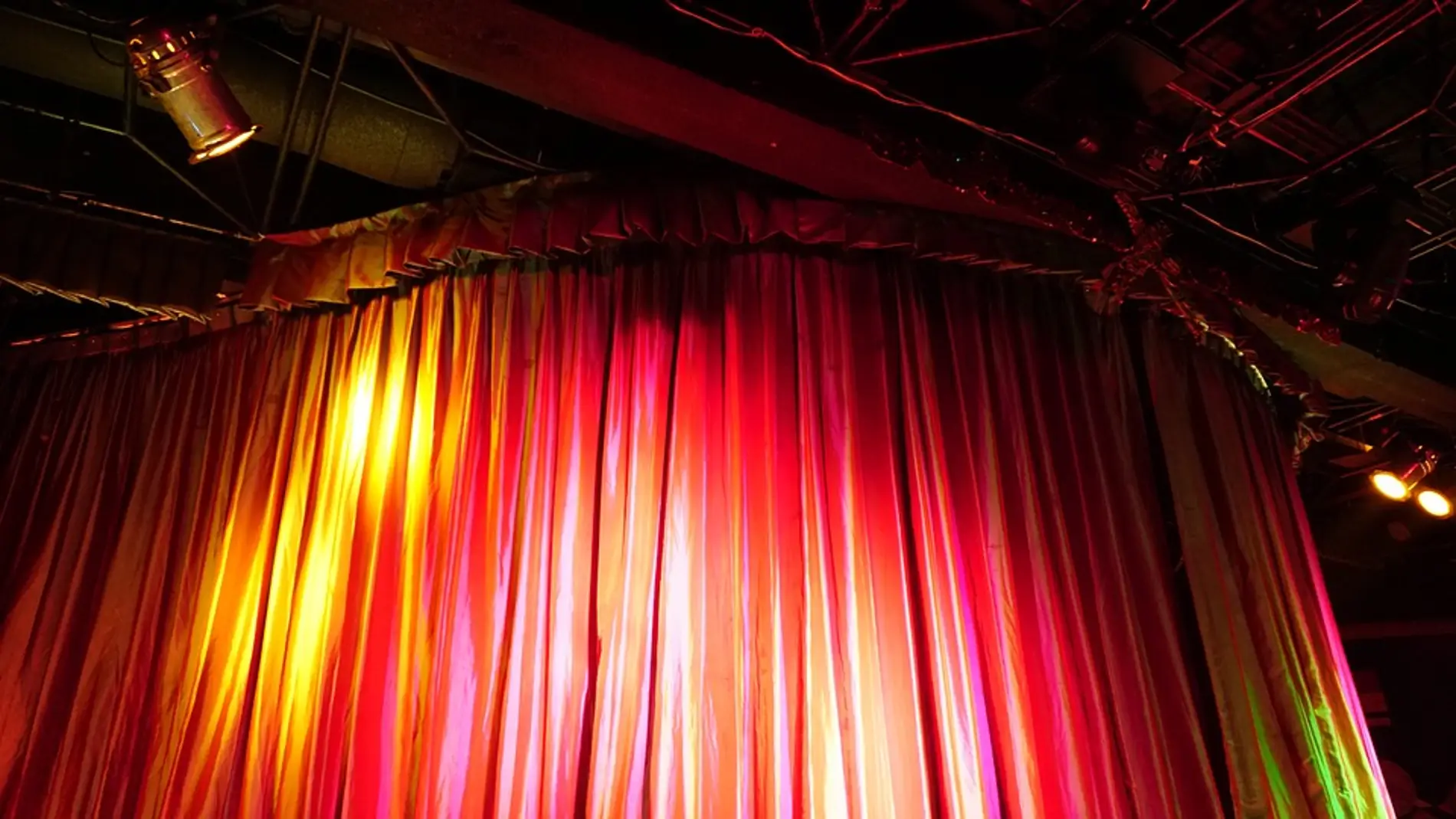 Imagen de un escenario de un musical o teatro