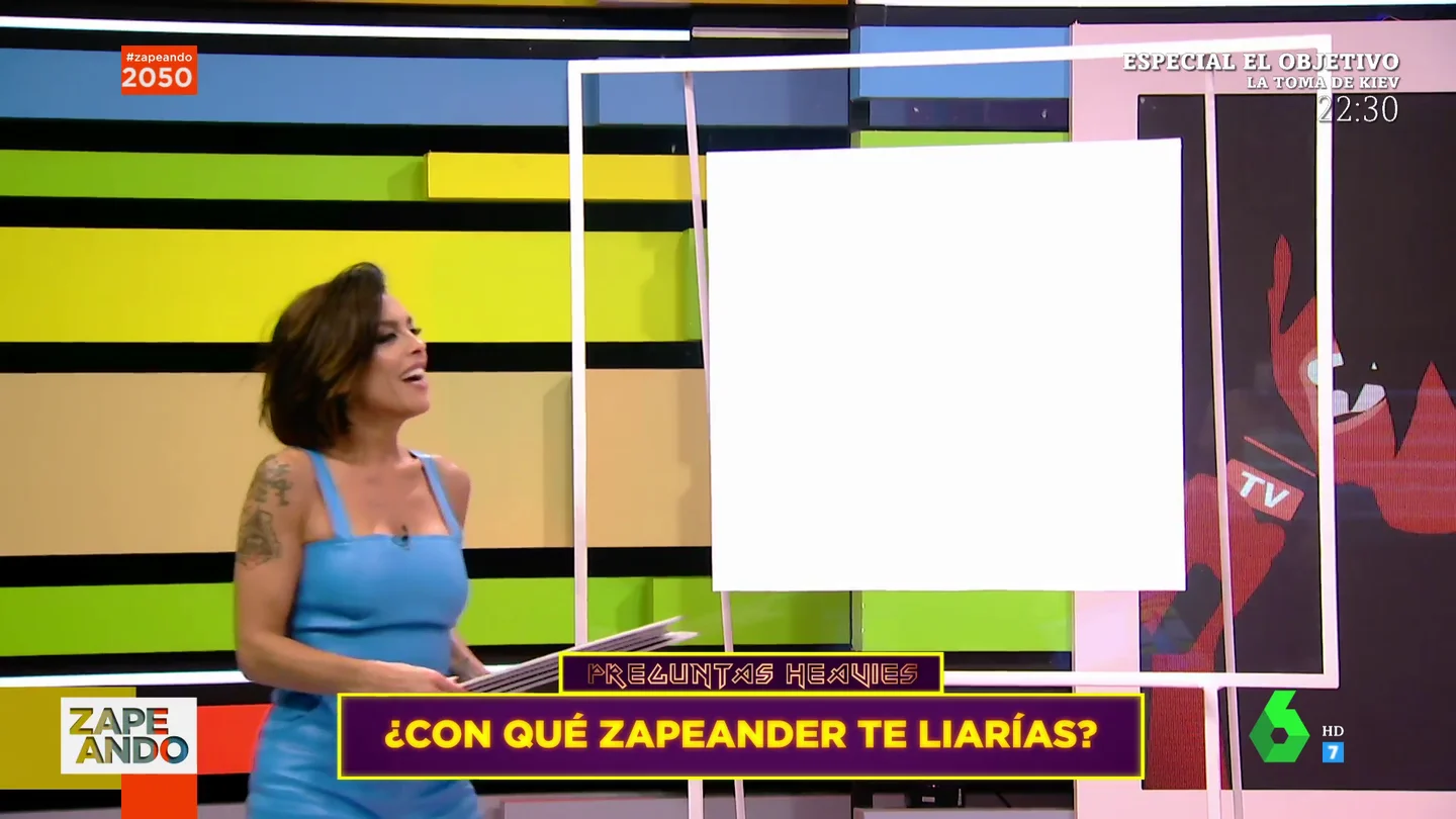 Lorena Castell confiesa con quién de Zapeando se liaría si no tuviera pareja: "Me daría un piponazo, tiene un culo estupendo" Lorena Castell confiesa con quién de Zapeando se liaría si no tuviera pareja: "Me daría un piponazo, tiene un culo estupendo"