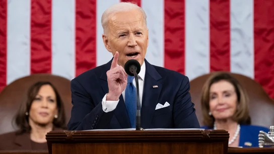 Biden promete que hará "pagar un alto precio" a Putin por la invasión de Ucrania: "Conseguiremos salvar la democracia" Biden promete que hará "pagar un alto precio" a Putin por la invasión de Ucrania: "Conseguiremos salvar la democracia"