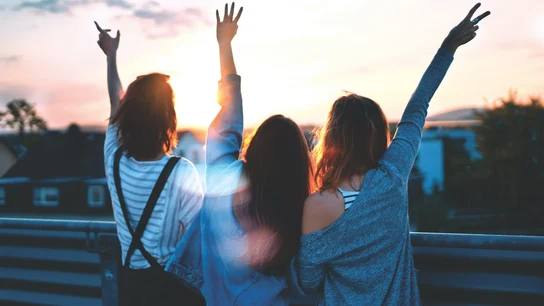 "Lo que quieren es imitar a Ariana Grande, no su camiseta": así viven la moda las adolescentes "Lo que quieren es imitar a Ariana Grande, no su camiseta": así viven la moda las adolescentes