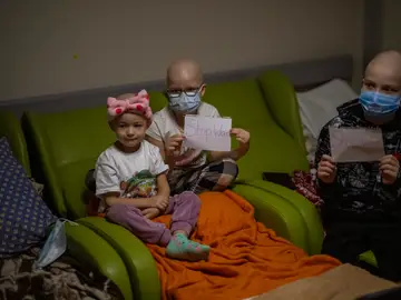 Niños piden el cese de la guerra en el sótano del hospital Okhmadet
