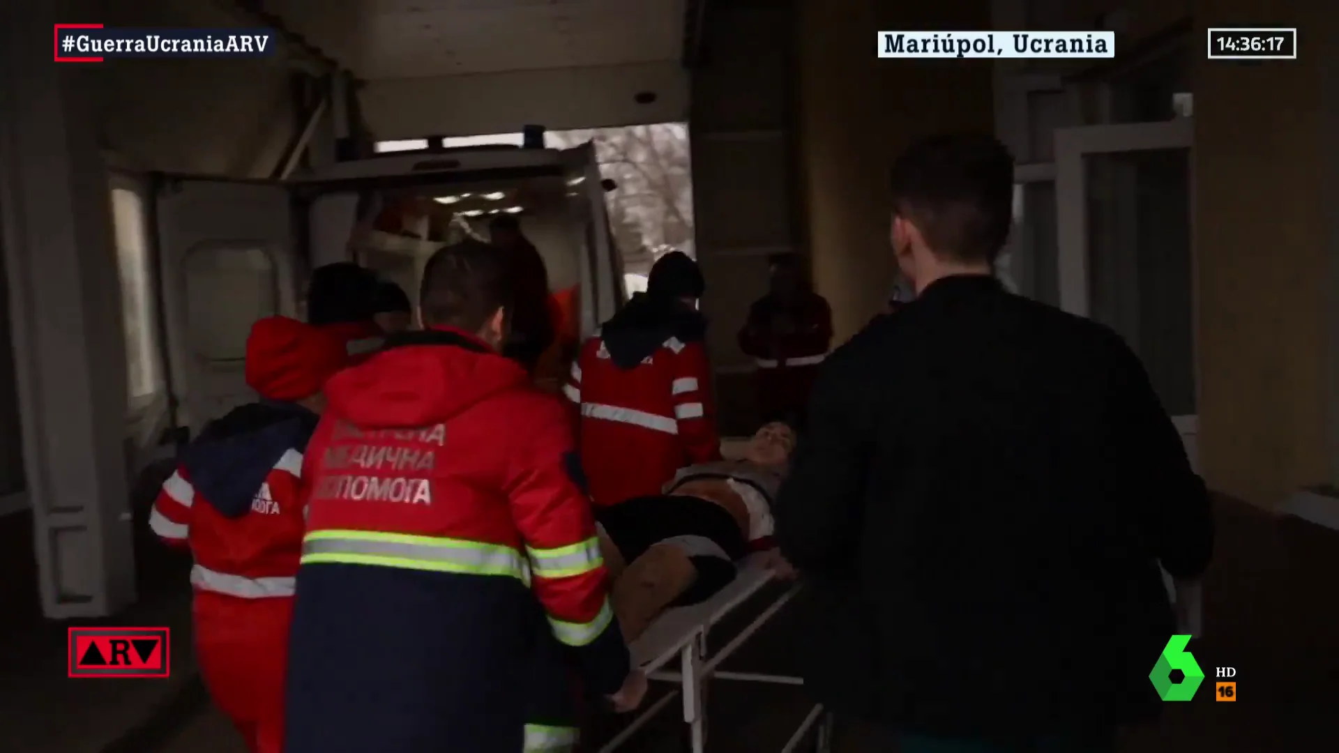 Sanitarios en Mariupol, Ucrania Sanitarios en Mariupol, Ucrania