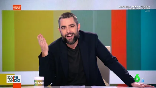 La actitud de Dani Mateo al presentar a Pablo Carnobell alucina al plató: "Eres muy fan, estás excitadísimo" La actitud de Dani Mateo al presentar a Pablo Carnobell alucina al plató: "Eres muy fan, estás excitadísimo"